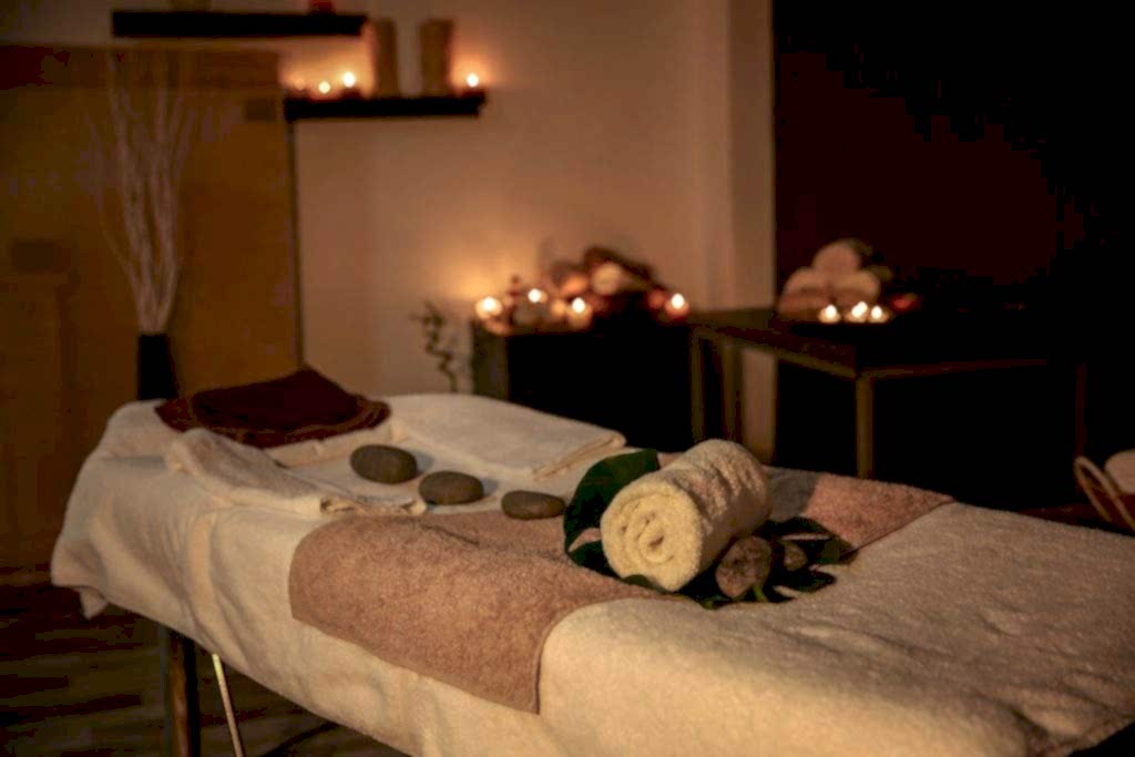 Swedish Massage : Combat Work Stress & Find Deep Relaxation